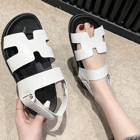 Dame sandaler med moderigtigt rem-design og ergonomisk fodseng Stilla