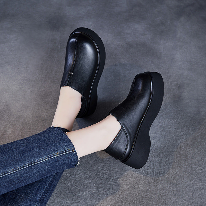 Dame Slip-On Platform Sko med elegant svungen design Stilla