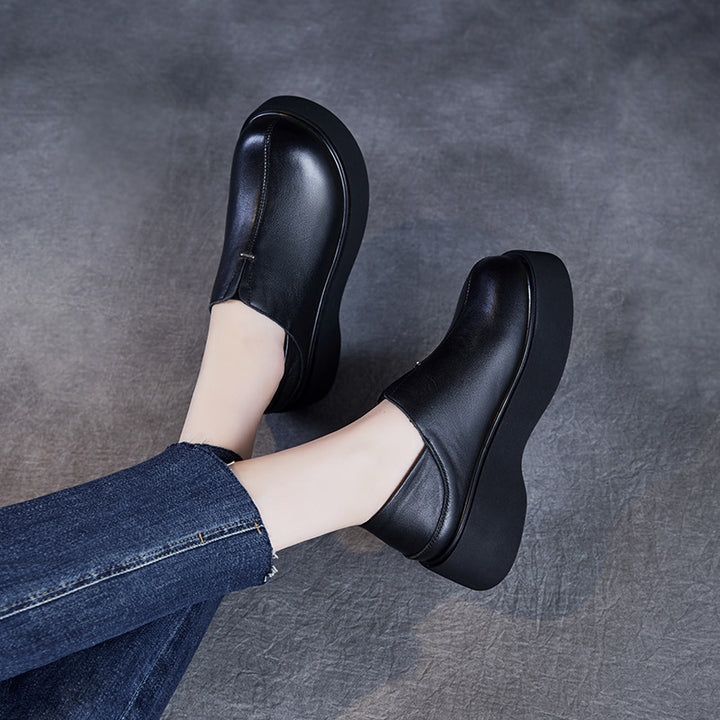 Dame Slip-On Platform Sko med elegant svungen design Stilla