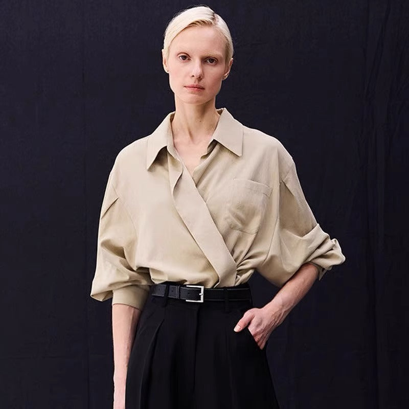 Kvindernes oversized bluse med indpakningslook og praktisk brystlomme Stilla