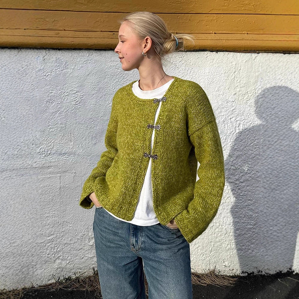 Dame strikjakke med dekorative knapper Stilla
