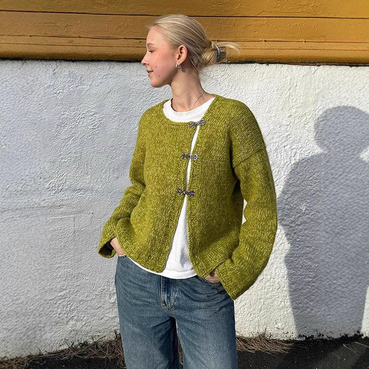Dame strikjakke med dekorative knapper Stilla