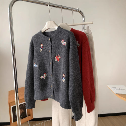 Dame cardigan med farverigt broderi design og elegant snit Stilla