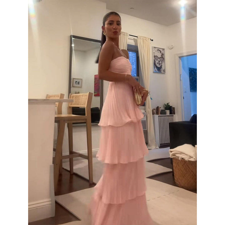 Dame aftenkjole med off-shoulder design og voluminøse flæser Stilla