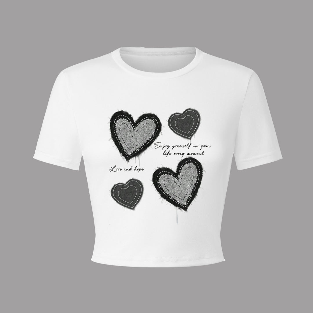 Dame Crop-T-Shirt med kreativt hjerte motiv og motiverende tekst Skovae