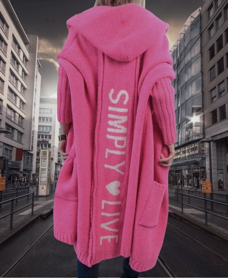 Dame Oversized Strikfrakke med Hoodie og iøjnefaldende skrift Stilla