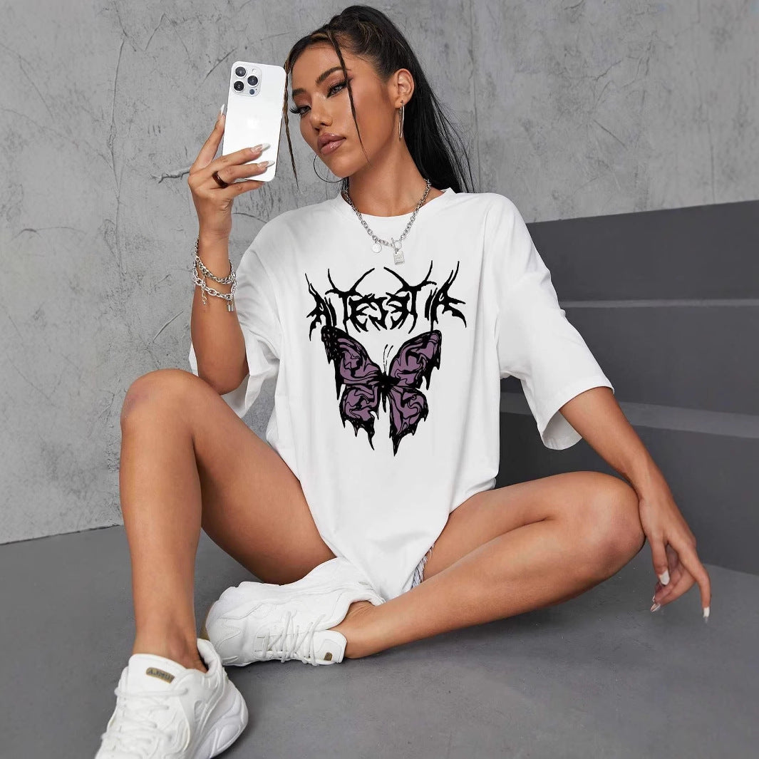Damer oversized T-shirt med kreativ sommerfugledesign Skovae
