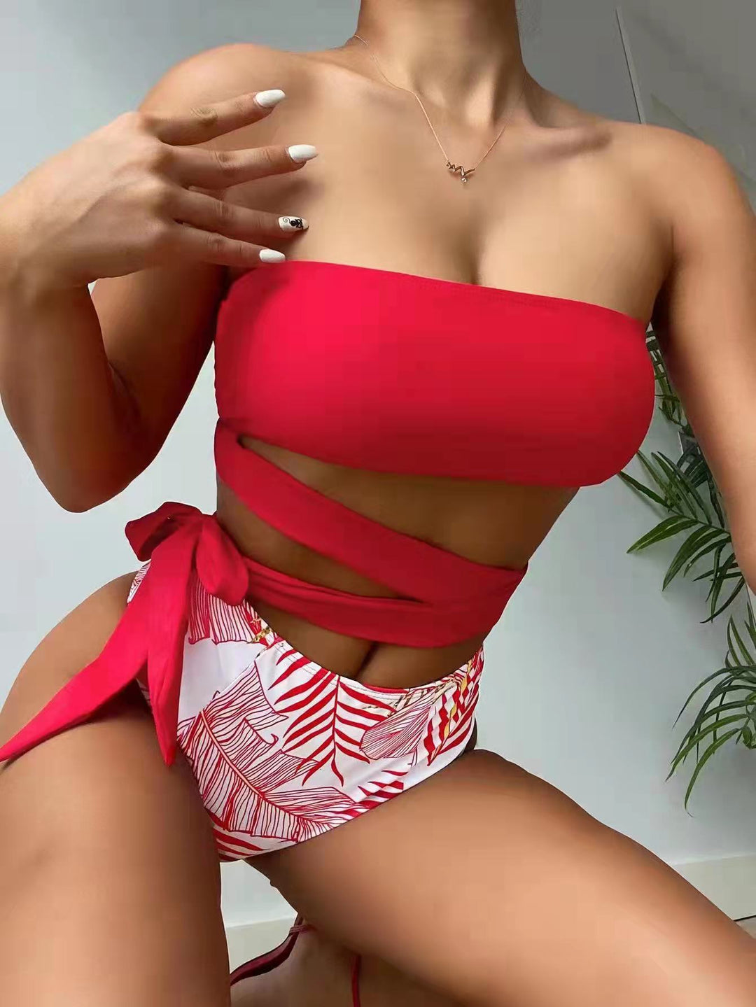 Dame bandeau-bikini med praktisk bindebælte og højt skåret trusse Stilla