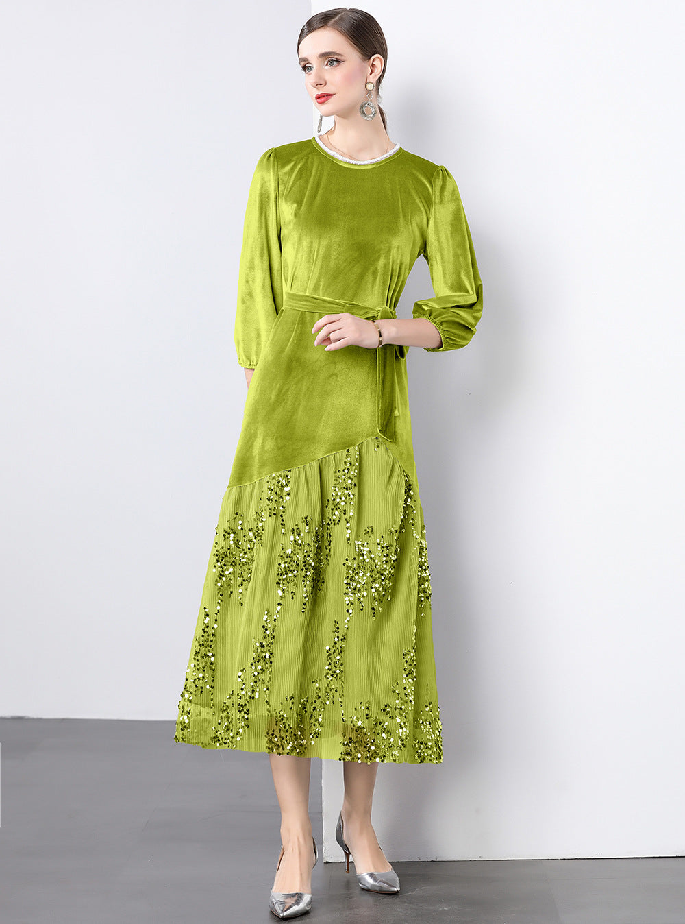 Dame Elegant maxikjole med glitrende velour og kunstneriske udsmykninger Stilla