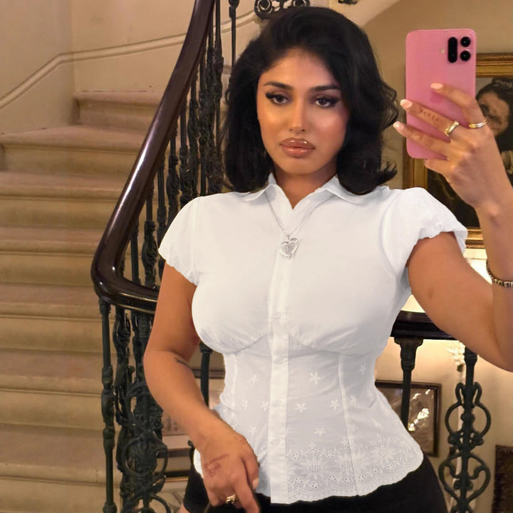 Damebluse med elegant spidsudsmykning og puffærmer Skovae