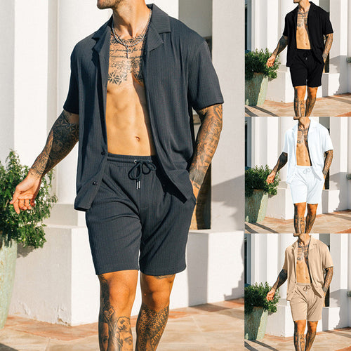 Herre afslappet fritidsoutfit med kortærmet skjorte og shorts Stilla