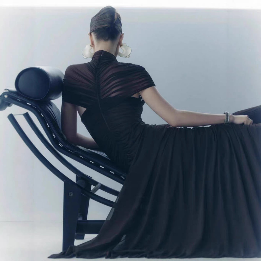 Dame Elegant Cut-Out Maxikjole med højtstående design og raffinerede draperinger Skovae
