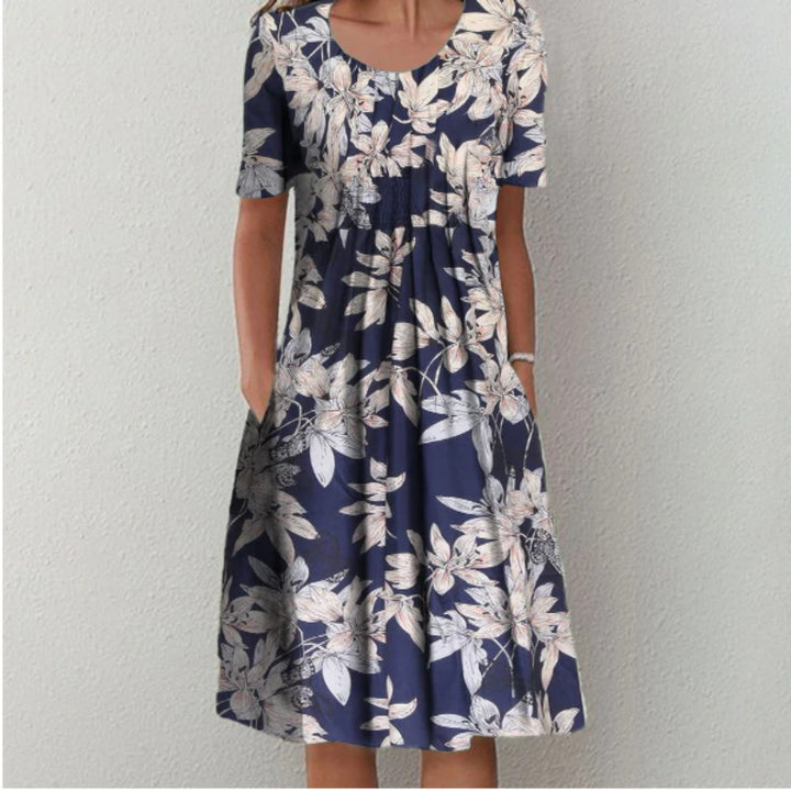 Dame fritidskjole med blomstret design og praktiske lommer Stiila