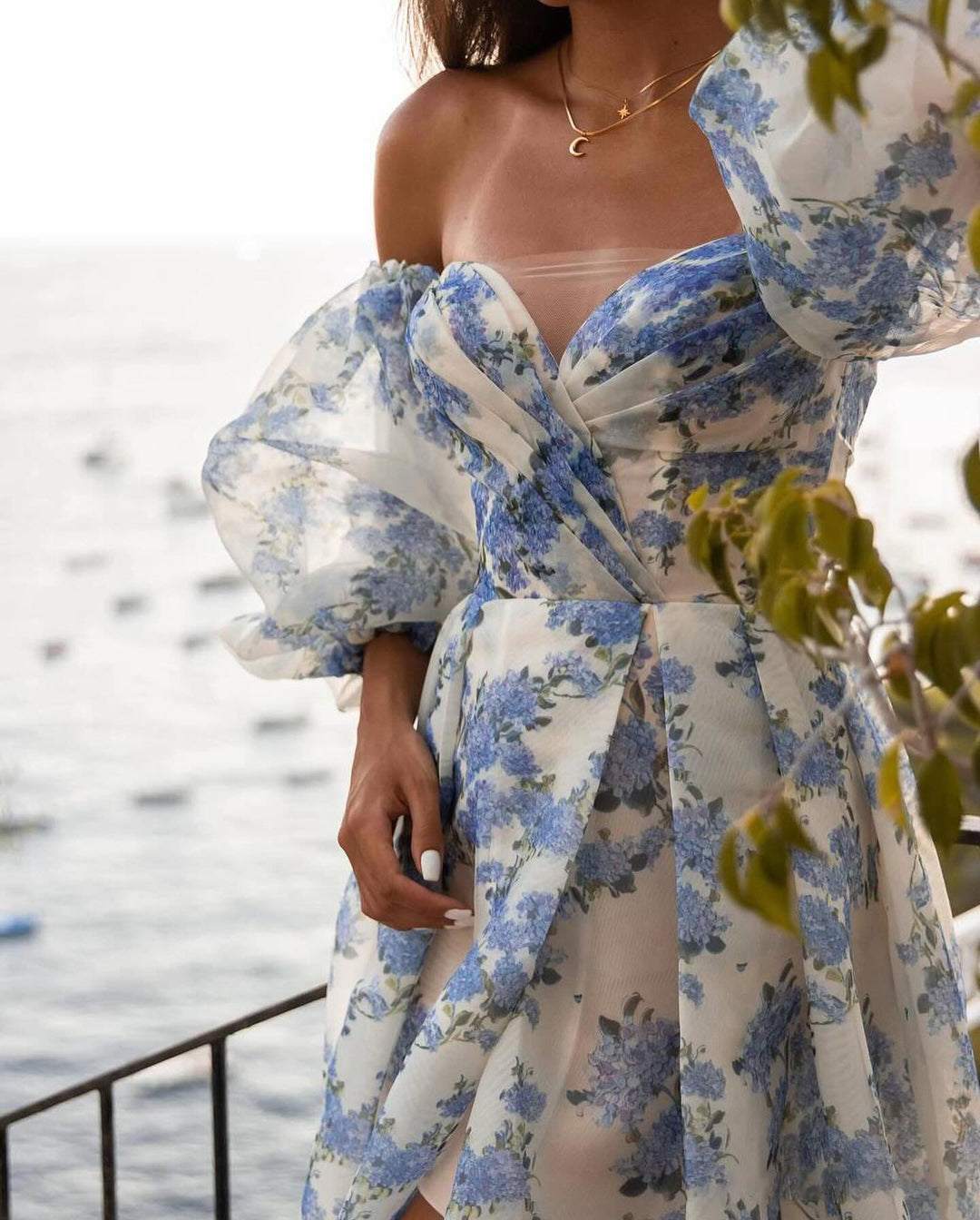Dame blomsterkjole med puffærmer og transparente indsatser Stilla