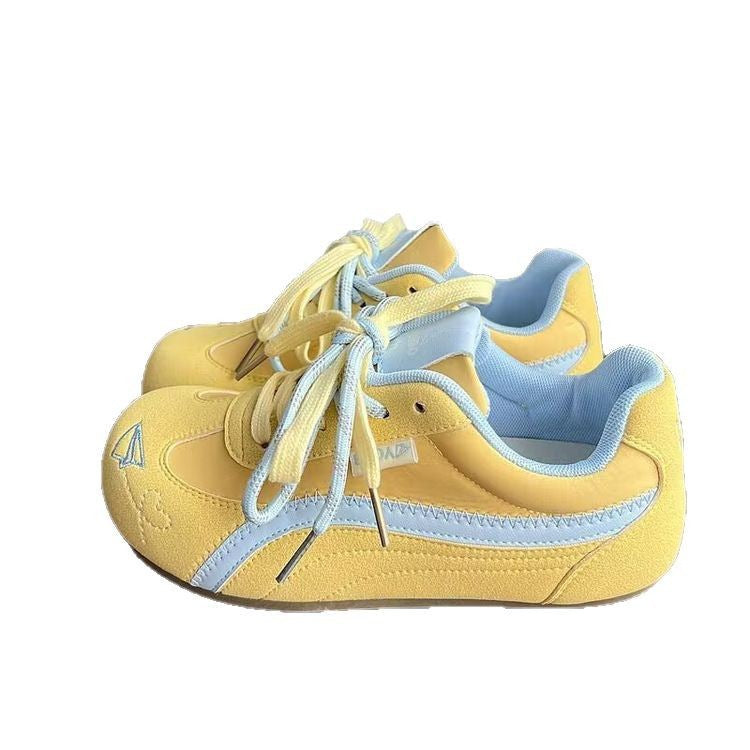 Dame Sneakers i sporty-elegant design med åndbar mesh-overflade Stilla