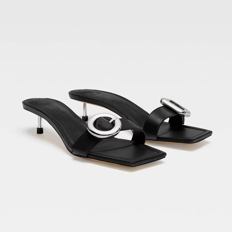 Femme Højglans Åben Tå Slingback Hæle med dekorativt Spænde-Detail Stilla