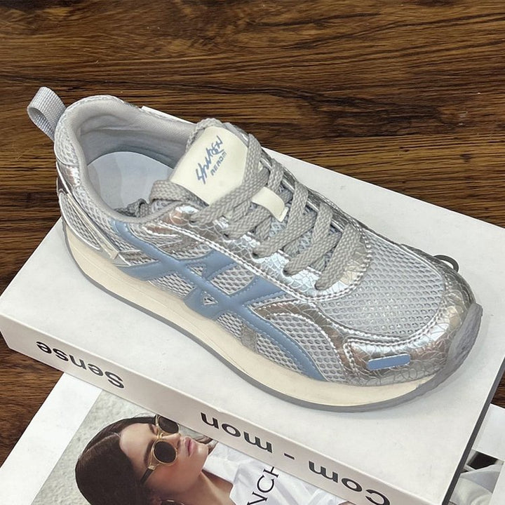 Dame sport sneakers med reflekterende overflade og åndbar sål Stilla