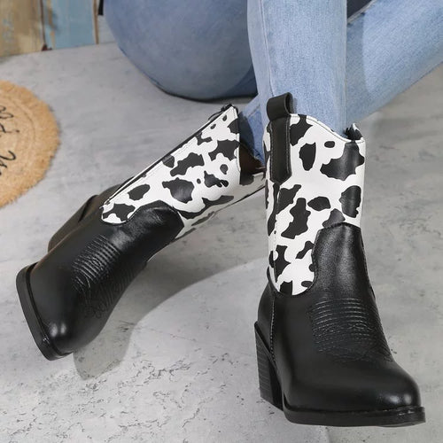 Dame cowboy-støvler med moderne ko-filt design og feminin blokhæl Stilla