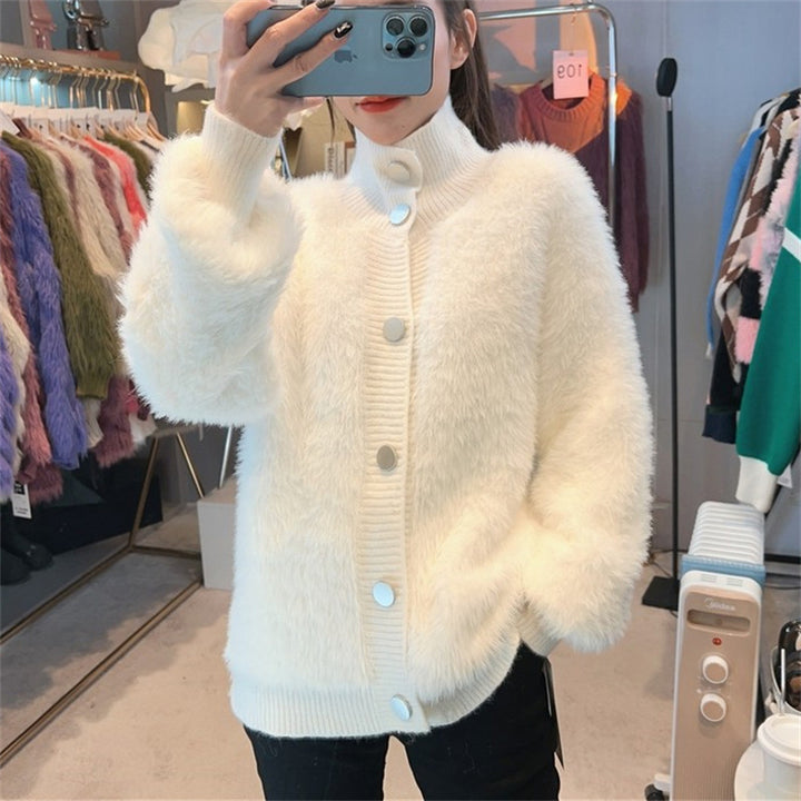 Femme Plush Strikjakke med Knapdetaljer Stilla