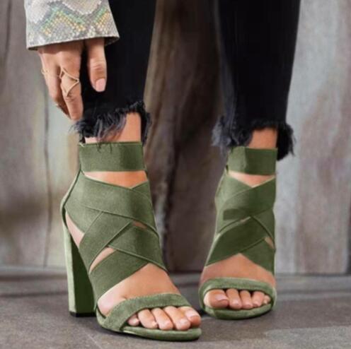 Dame sandaler med elegante remme og blokhæl Stilla