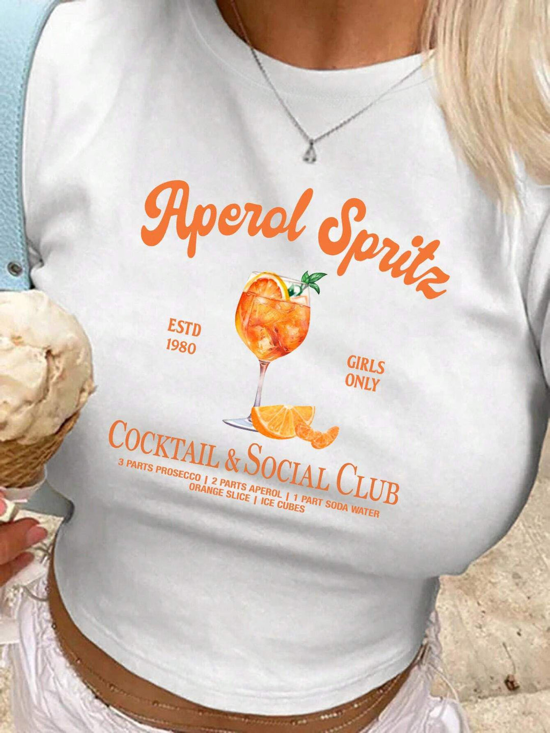 Dame Crop-T-Shirt med kreativ cocktail-design Skovae