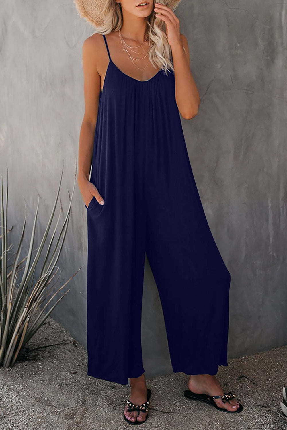 Dame Elegant Jumpsuit med svajende snit og fine spaghetti-stropper Stilla