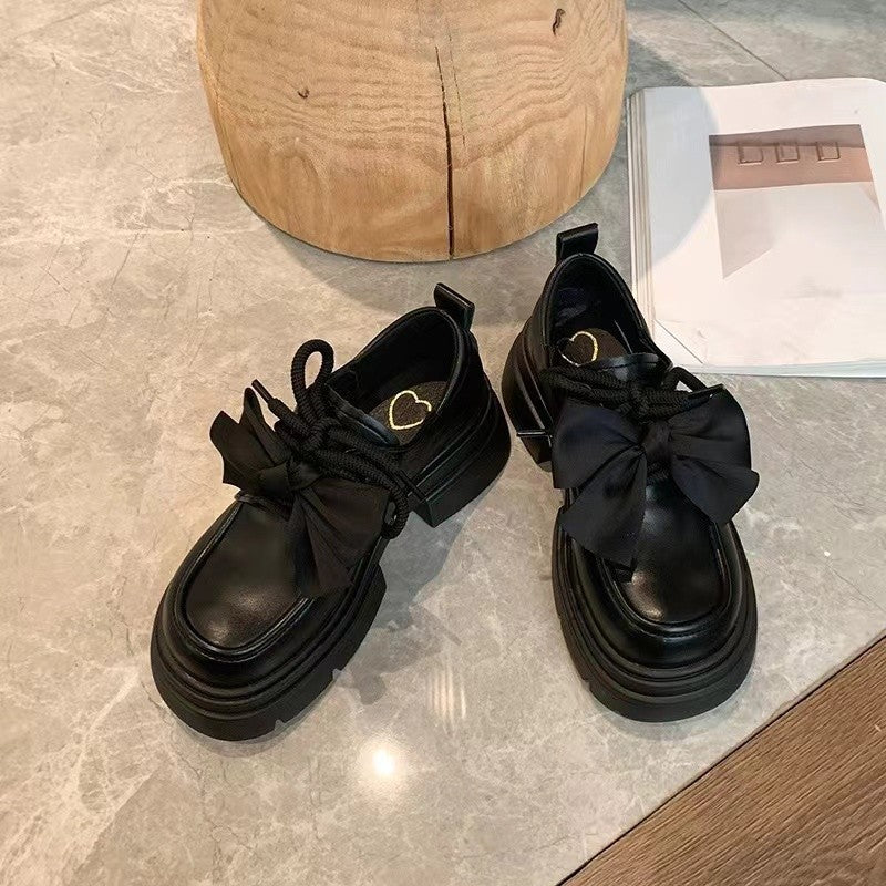 Dame Stilfulde platform-lædersko med snørebånd og elegant detalje Stilla