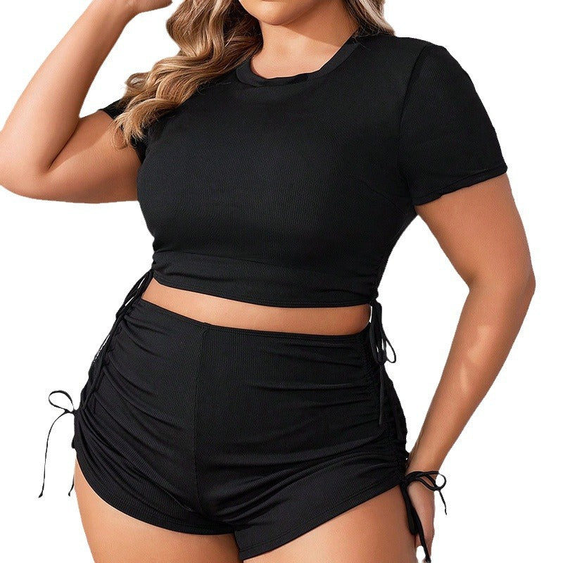 Dame Sportsæt bestående af crop-top og shorts med justerbare stropper Skovae