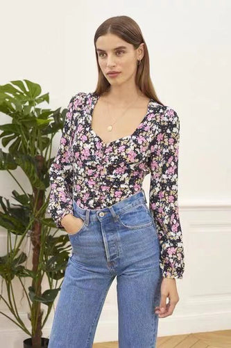 Damebluse med elegante puffærmer og blomsterdesign Stilla