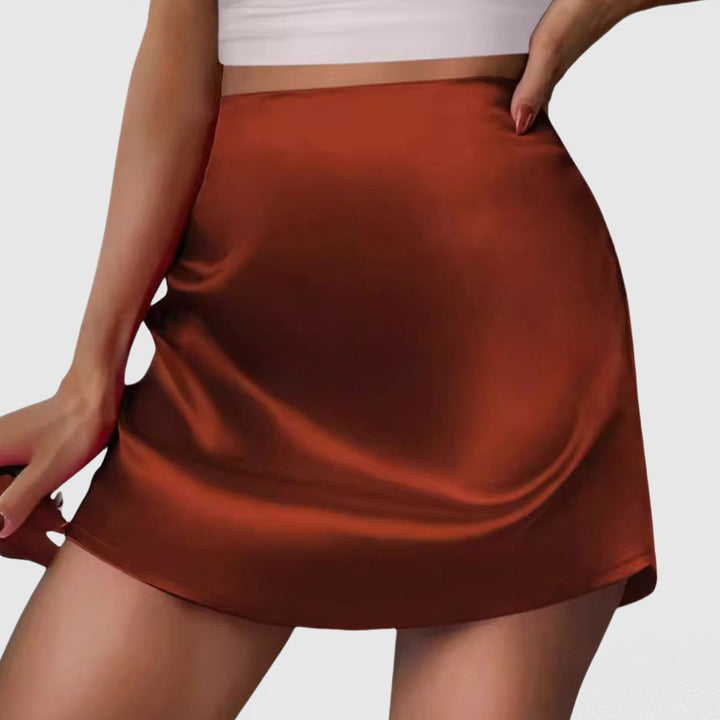 Dame satin mini nederdel med elegant snit og flydende fald Stilla