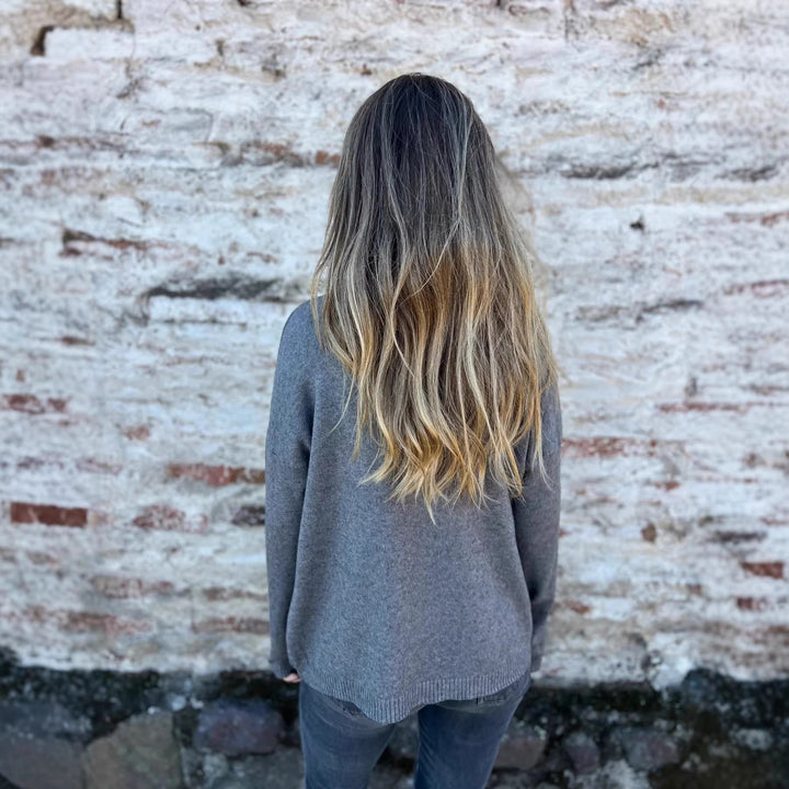 Kvinders sweater med høj hals og dekorative knapdetaljer Stilla