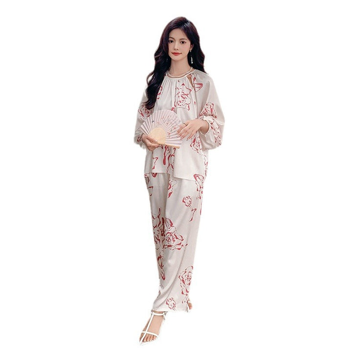 Dame let Pyjamasæt med floralt design og elegante detaljer Stilla