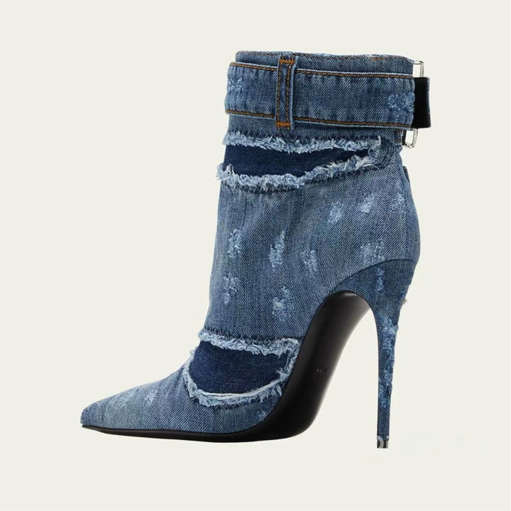 Femme Denim Ankelstøvler med dekorativ krystalspænde Stilla