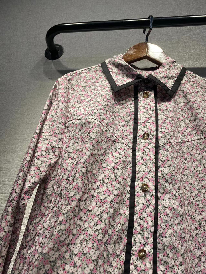 Dame skjortekjole med blomsterprint og kontrastdetaljer Stilla