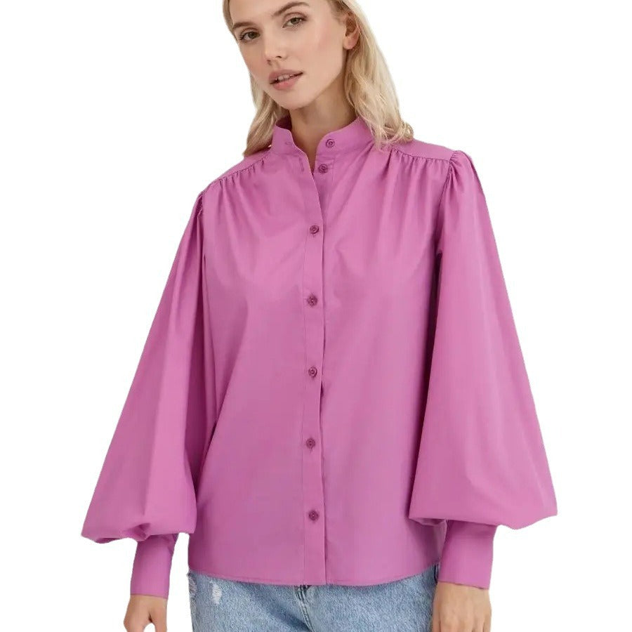 Damebluse med puffærmer og høj krave Stilla
