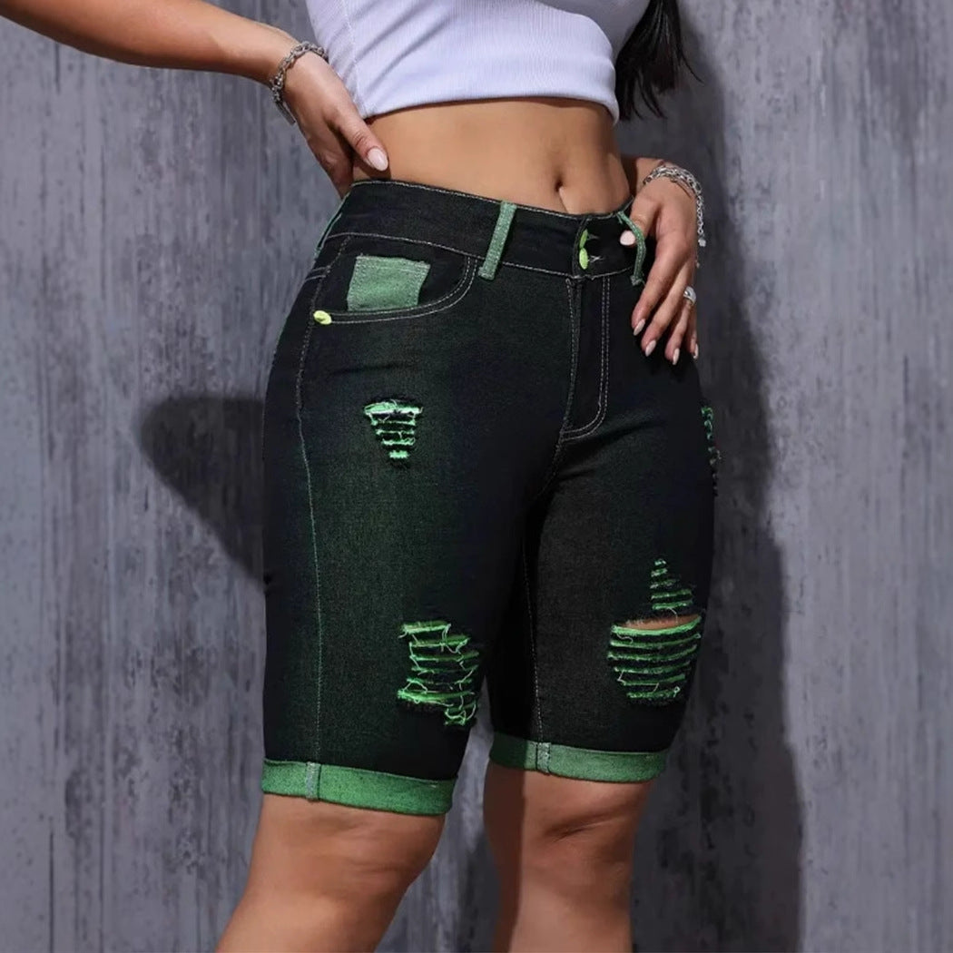 Damedeformerede jeansshorts med iøjnefaldende accenter og høj talje