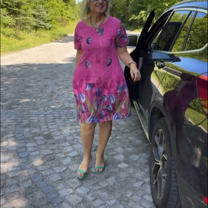 Dame Kortærmet Fritidskjole med florale accenter og let snit Stilla