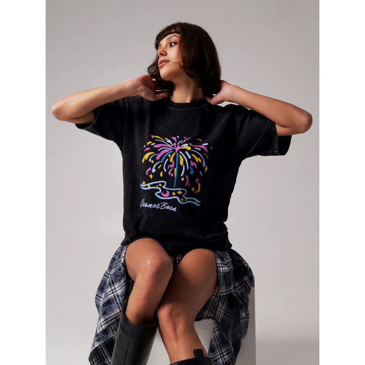 Dame T-shirt med moderne grafikelement og afslappet snit Stilla