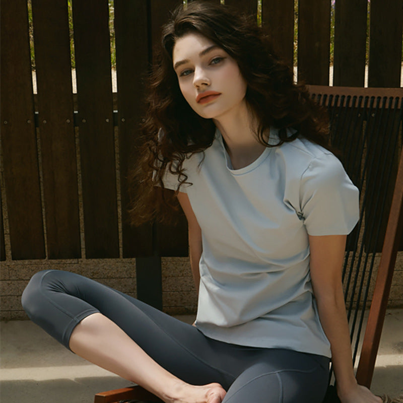 Dame afslappet T-shirt med asymmetrisk bund og åndbart materiale Stilla