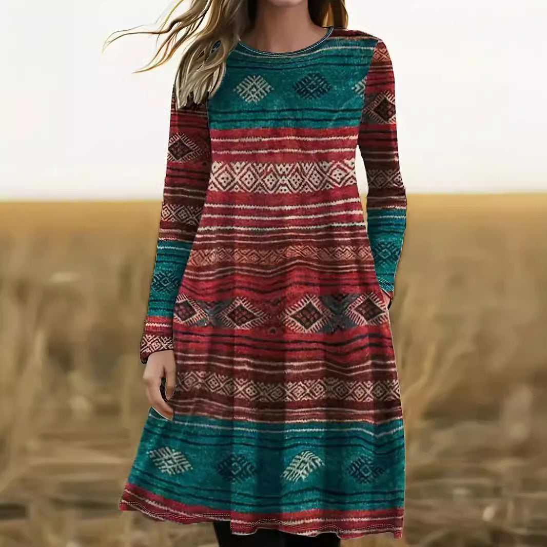 Dame Boho-inspireret langærmet kjole med farverig mønsterkombination og praktiske lommer Stilla