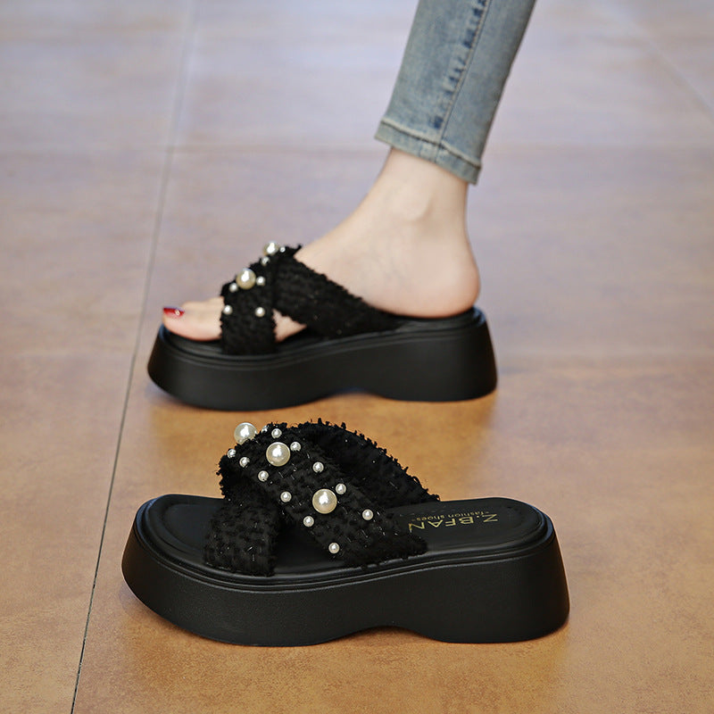 Dame Plateau-sandaler med elegant perledekor og moderne remdesign Stilla