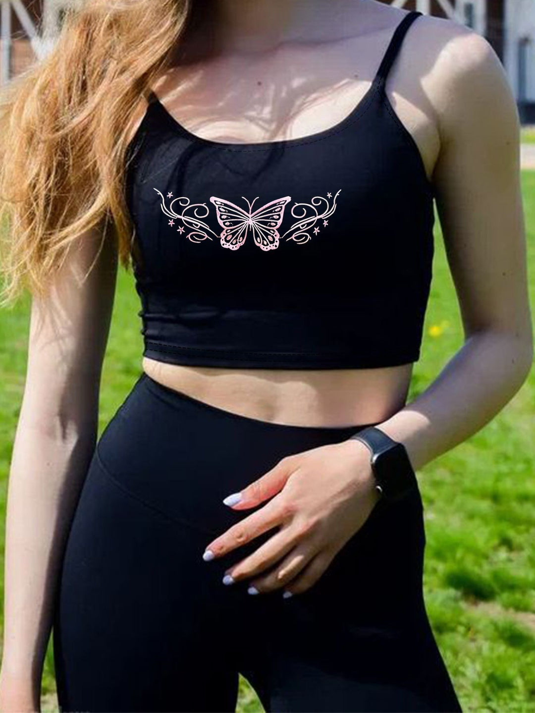 Dame Crop-Top med kreativ tekst og fine stropper Skovae