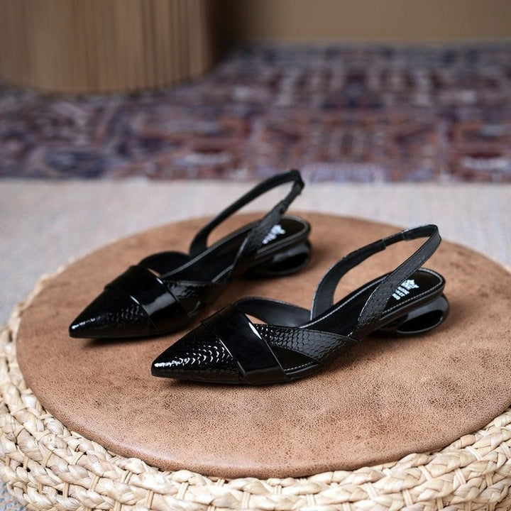 Femme Elegante Slingback-hæle med stilfulde metalliske accenter Stilla