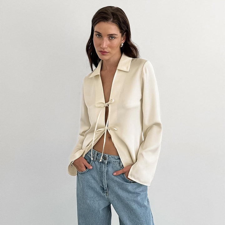 Dame satinbluse med elegant knude lukning Stilla