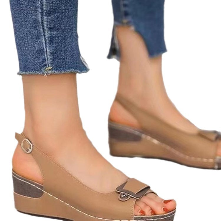 Dame platform-sandaler med justerbar rem og moderne design Stilla