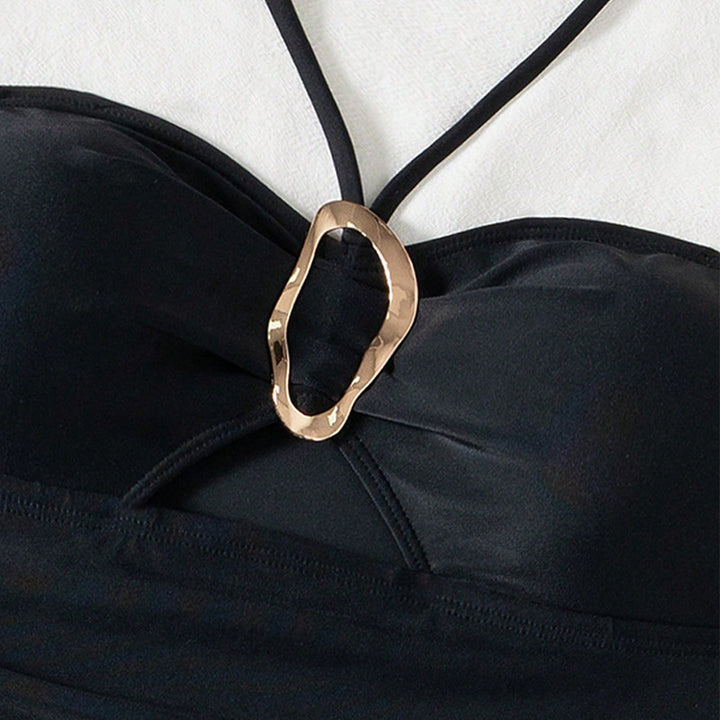 Dame one-piece badedragt med moderne cut-out og dekorativ ringdetalje Skovae