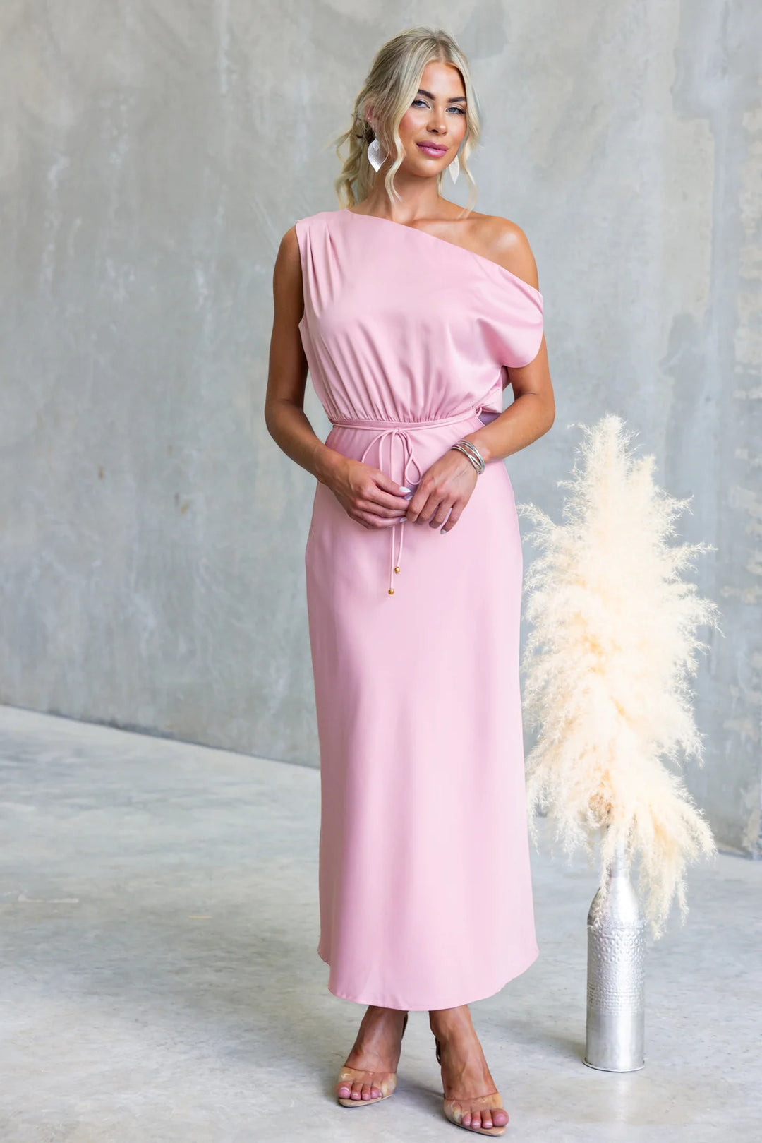 Ladies Maxi Kjole med Off-Shoulder Design og Elastisk Talje Skovae