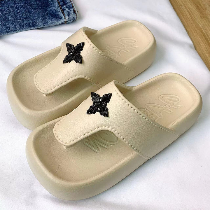 Dame Behagelige og stilfulde sandaler med bred rem og dekorativt accent Stilla