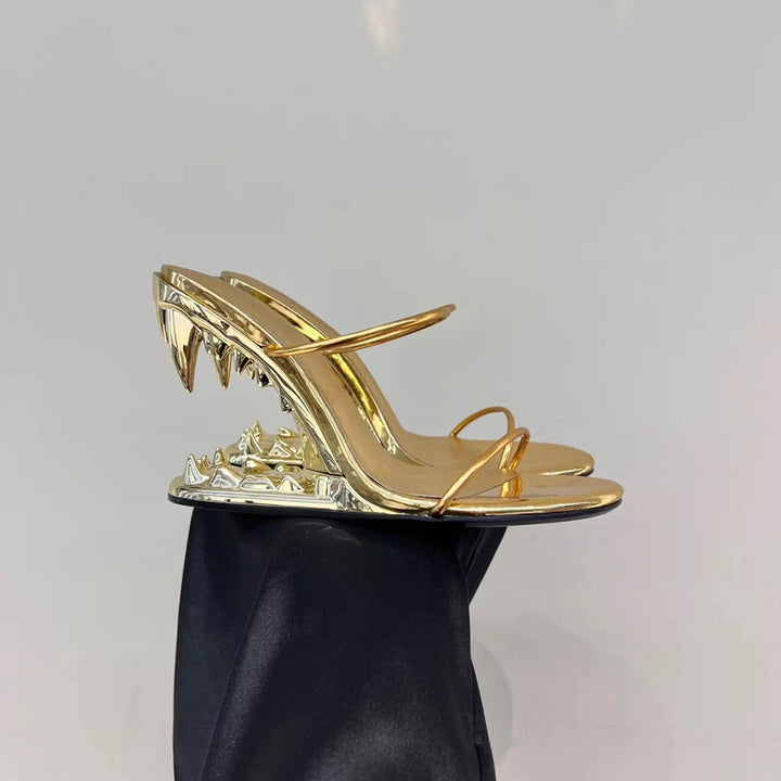 Femme Strappy Højhælede Sandaler med unikt Hajtand-Design Stilla