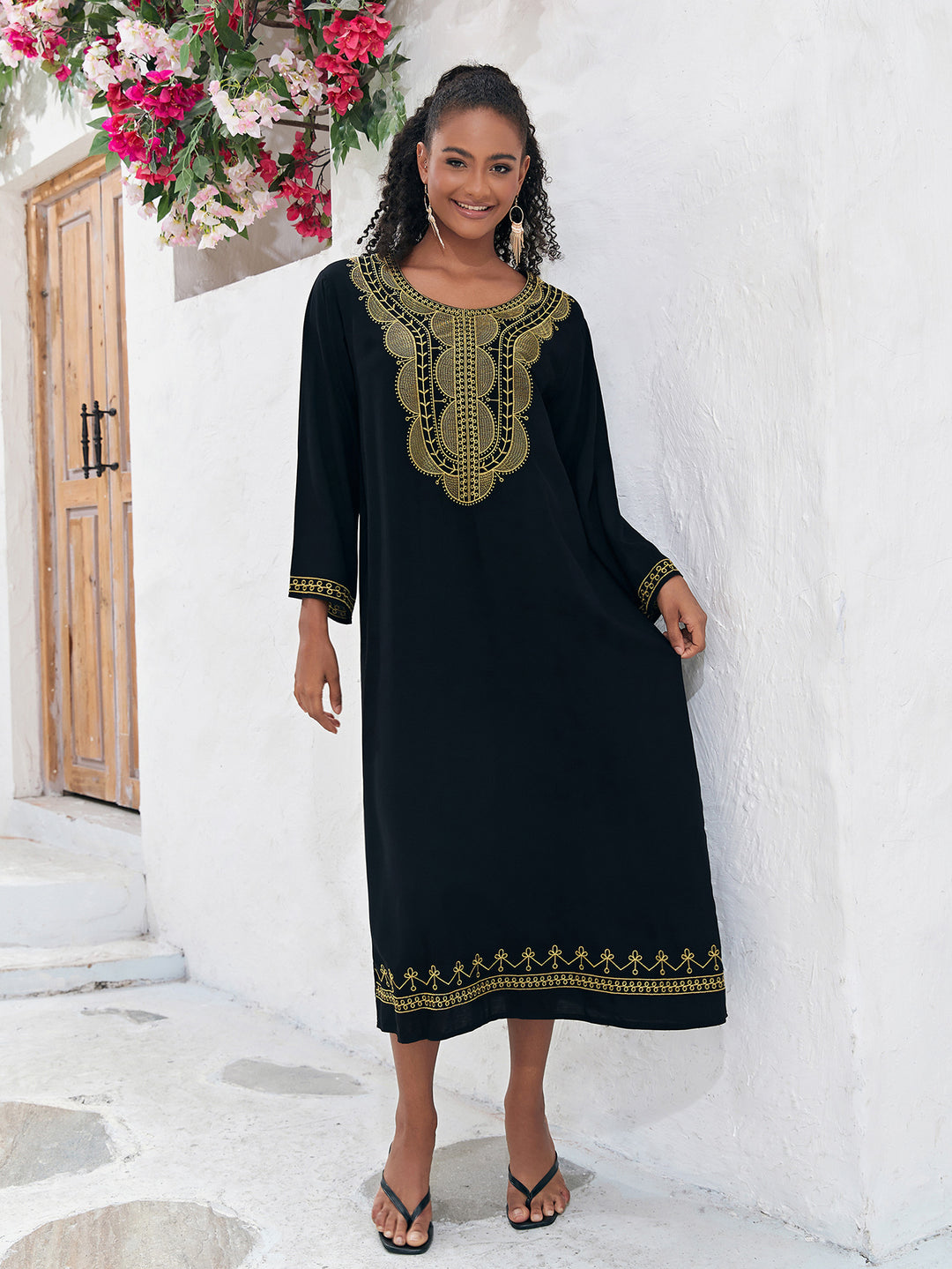 Dame Kaftan med luksuriøse gyldne broderier og elegant V-udskæring Stilla